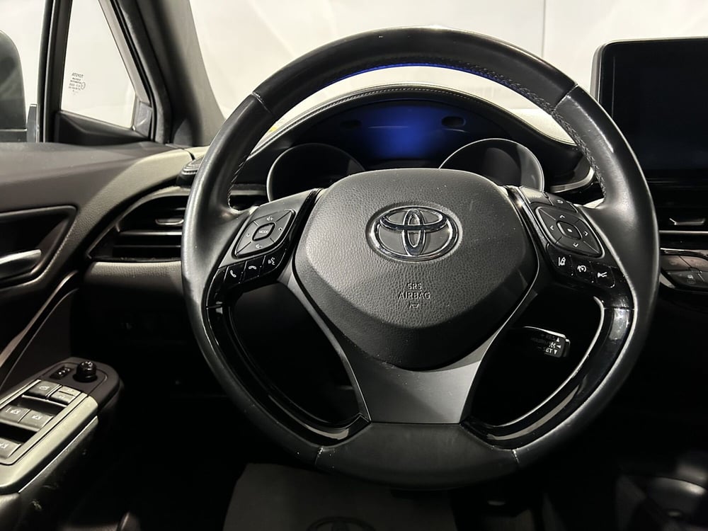 Toyota Toyota C-HR usata a Milano (10)