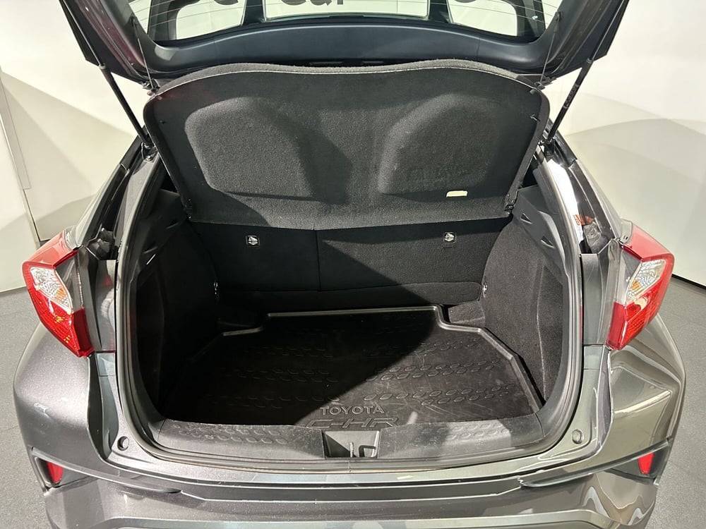 Toyota Toyota C-HR usata a Milano (11)
