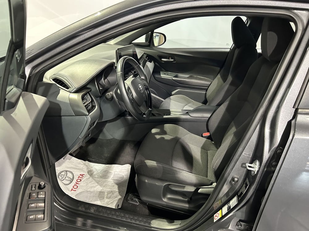 Toyota Toyota C-HR usata a Milano (12)