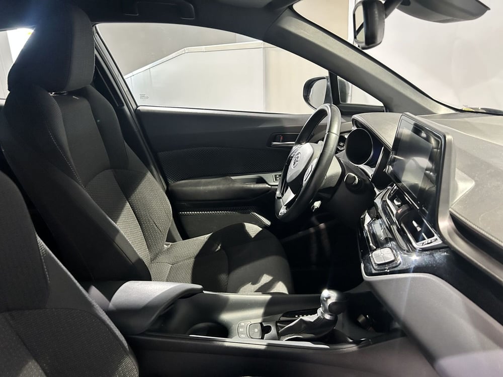 Toyota Toyota C-HR usata a Milano (7)
