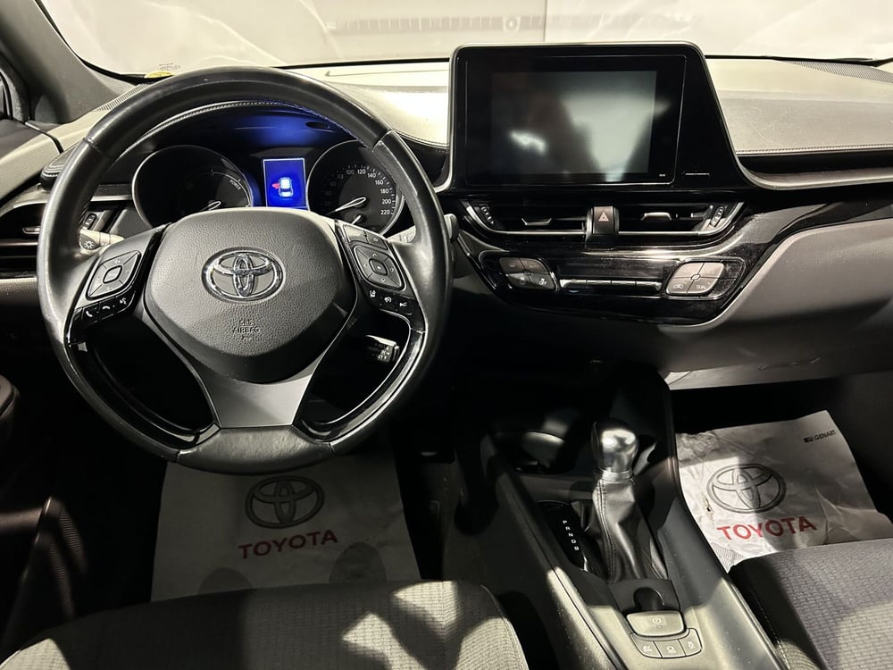 Toyota Toyota C-HR usata a Milano (9)