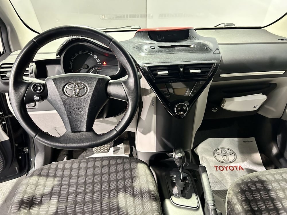 Toyota iQ usata a Milano (11)