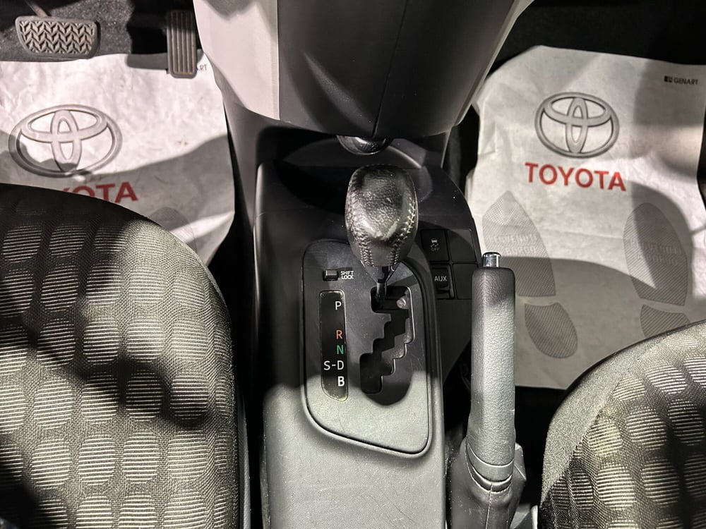 Toyota iQ usata a Milano (12)