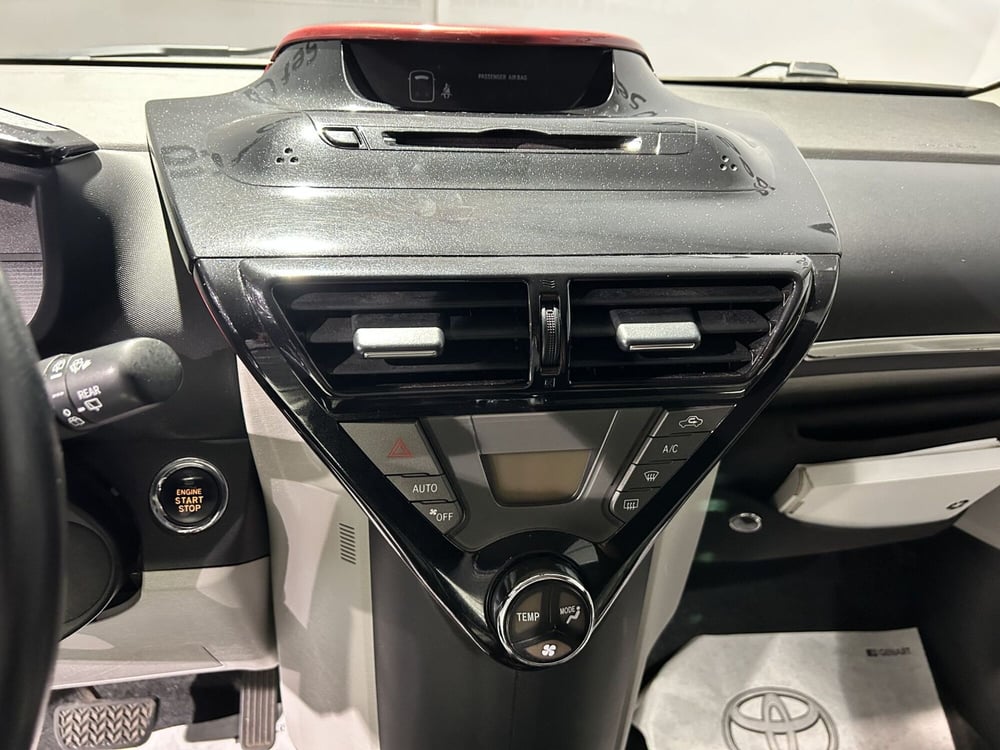 Toyota iQ usata a Milano (13)