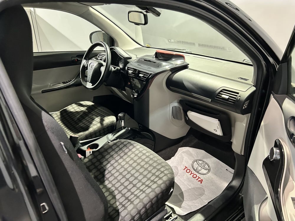Toyota iQ usata a Milano (15)