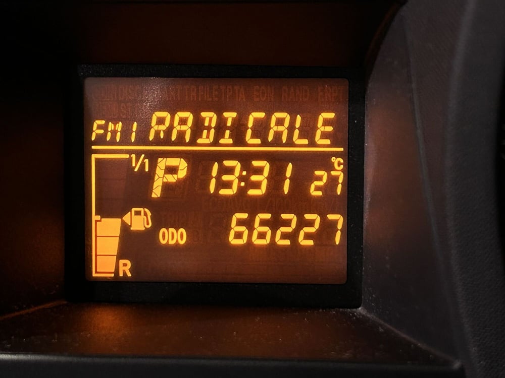 Toyota iQ usata a Milano (9)