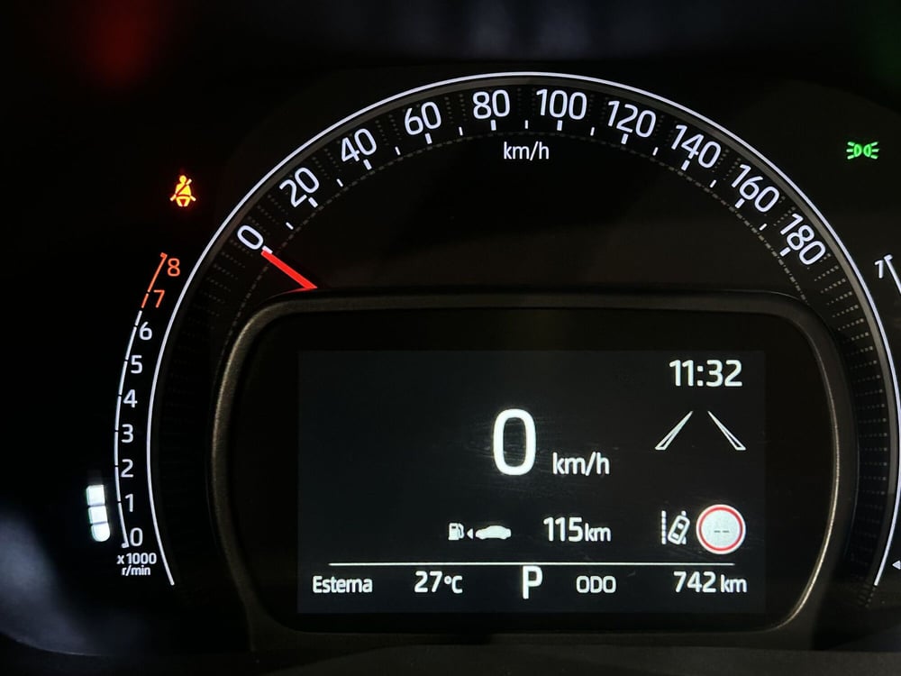 Toyota Aygo X usata a Milano (7)
