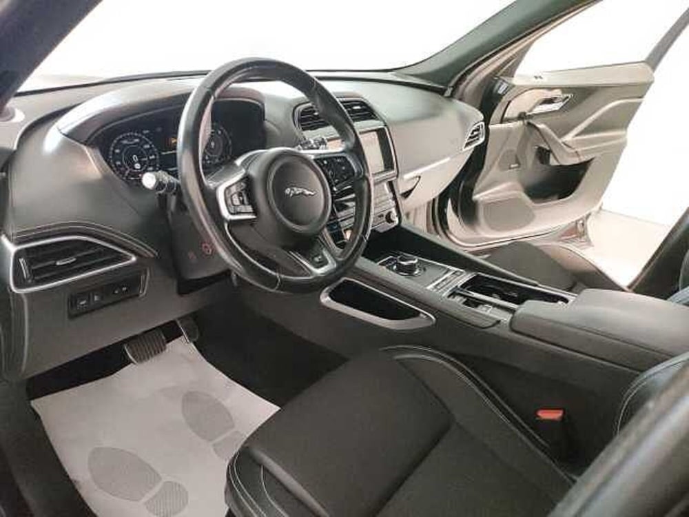 Jaguar F-Pace usata a Teramo (11)
