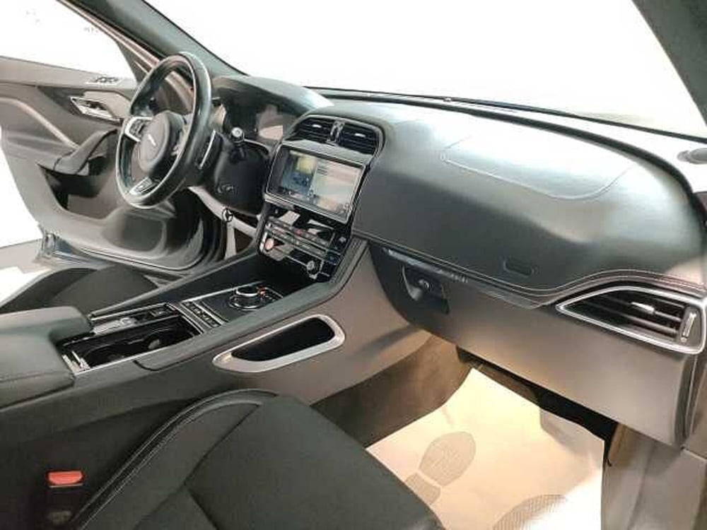 Jaguar F-Pace usata a Teramo (12)