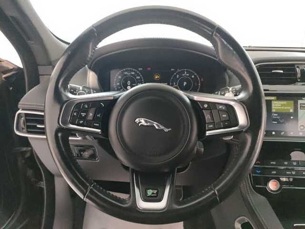 Jaguar F-Pace usata a Teramo (17)