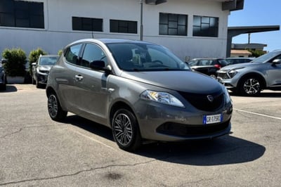 Lancia Ypsilon 1.0 FireFly 5 porte S&amp;S Hybrid Ecochic Silver del 2023 usata a Fondi