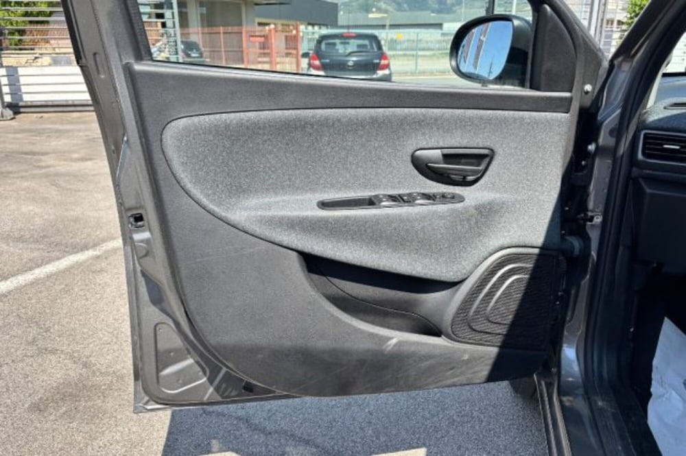Lancia Ypsilon usata a Latina (12)