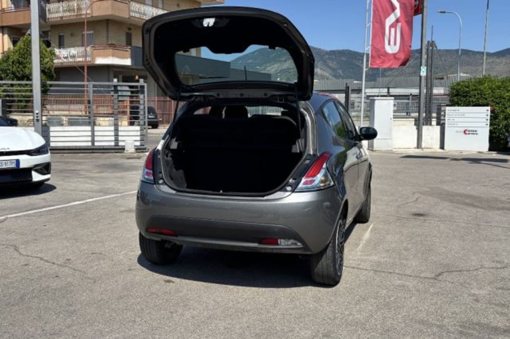 Lancia Ypsilon usata a Latina (7)