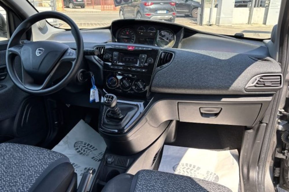 Lancia Ypsilon usata a Latina (9)