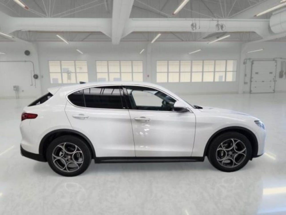 Alfa Romeo Stelvio usata a Catania (3)