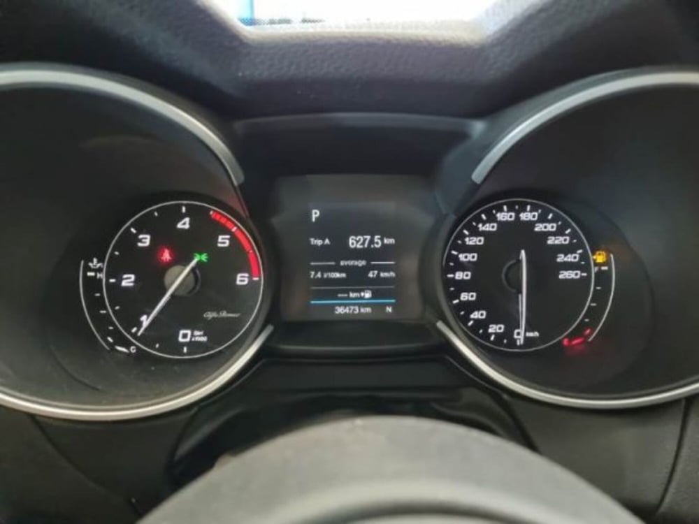 Alfa Romeo Stelvio usata a Catania (6)