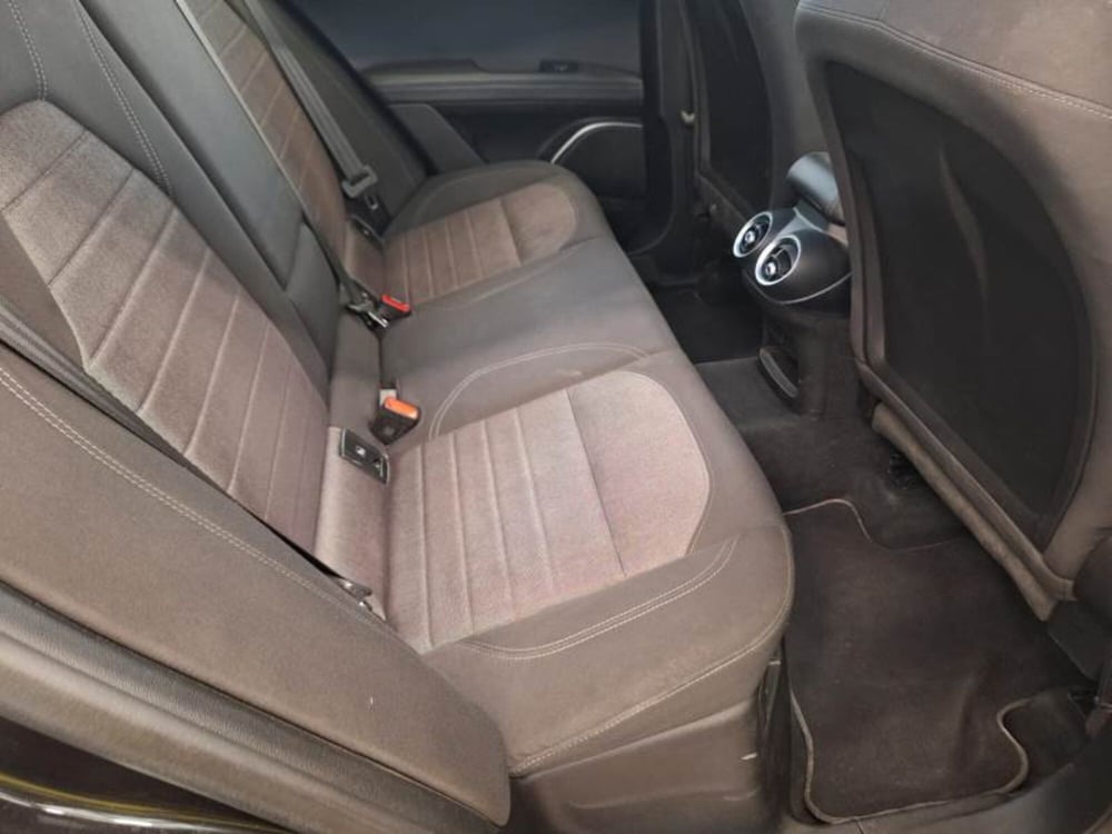 Alfa Romeo Stelvio usata a Salerno (15)