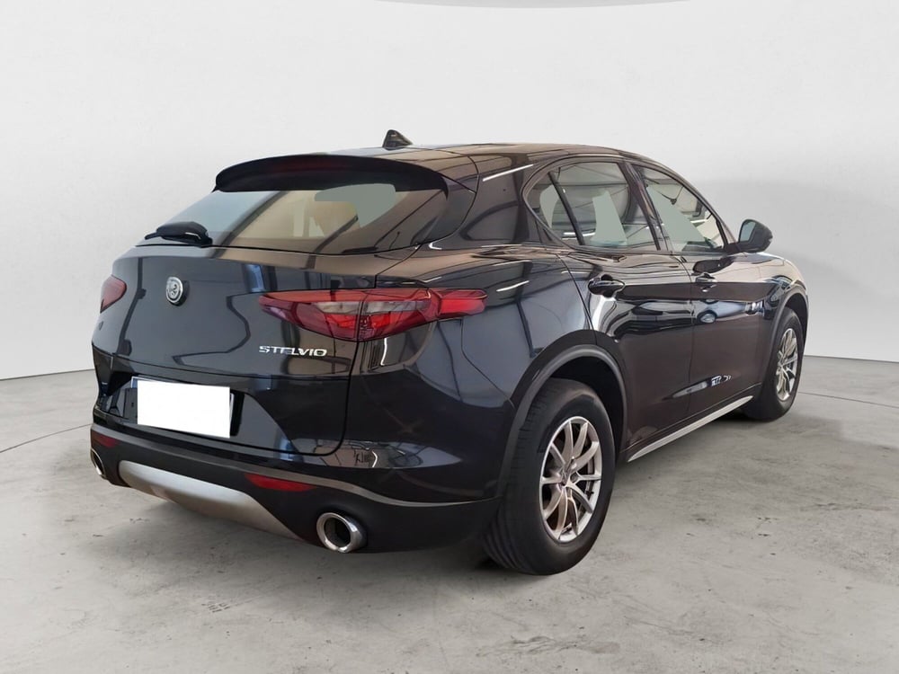Alfa Romeo Stelvio usata a Salerno (3)