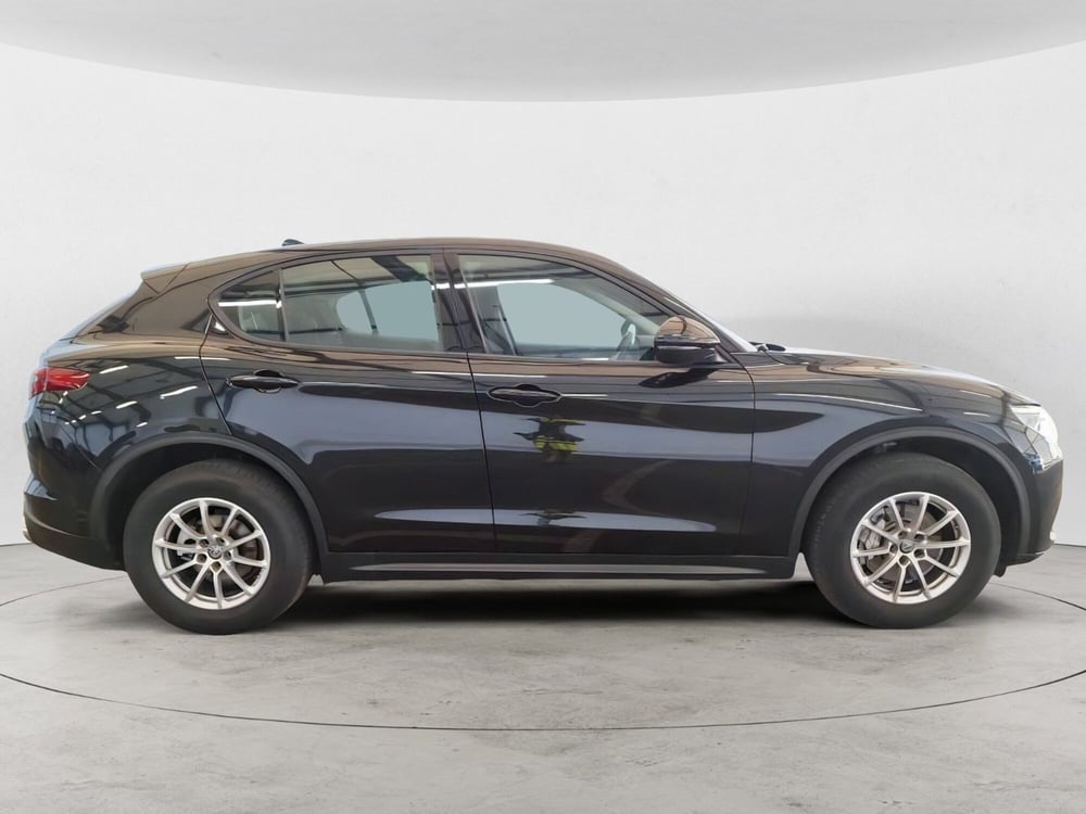 Alfa Romeo Stelvio usata a Salerno (5)
