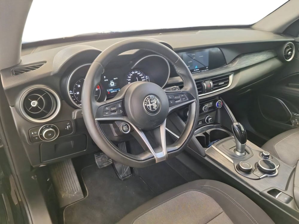 Alfa Romeo Stelvio usata a Salerno (8)