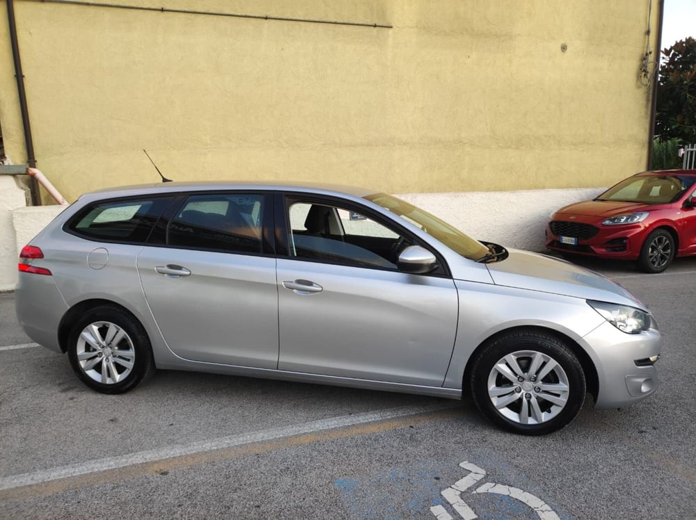 Peugeot 308 SW usata a Salerno (3)