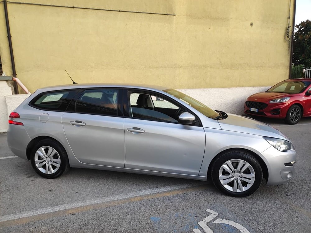 Peugeot 308 SW usata a Salerno (4)