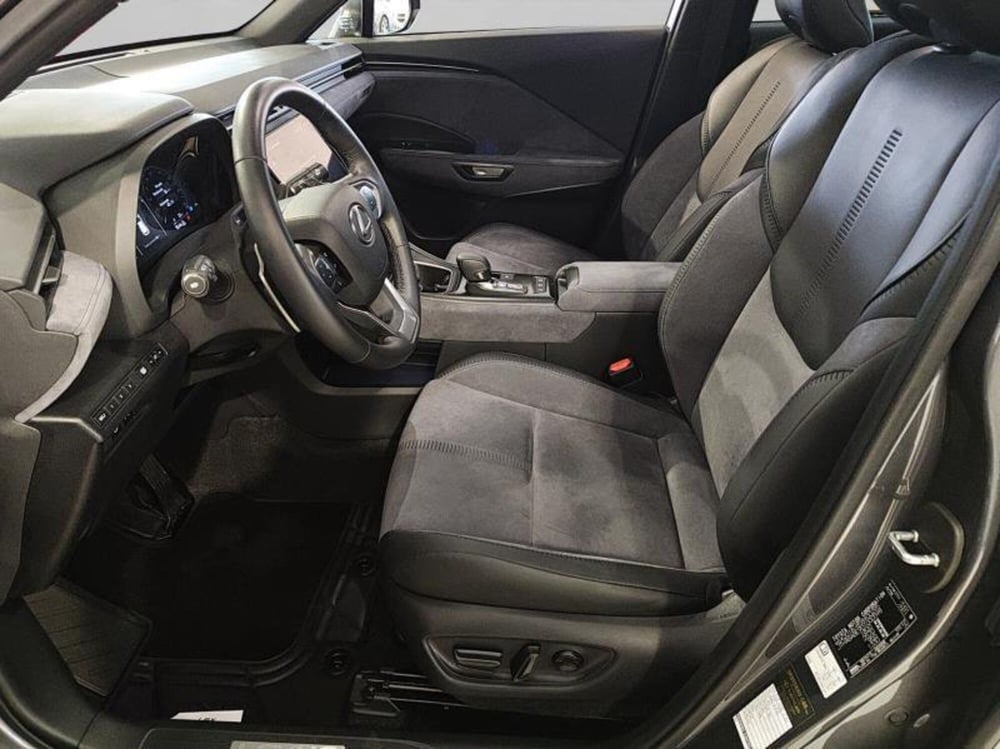 Lexus LBX usata a Genova (9)