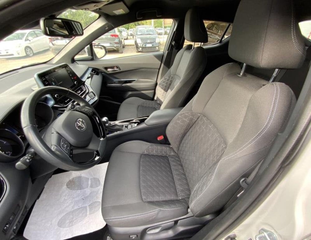 Toyota Toyota C-HR usata a Perugia (13)
