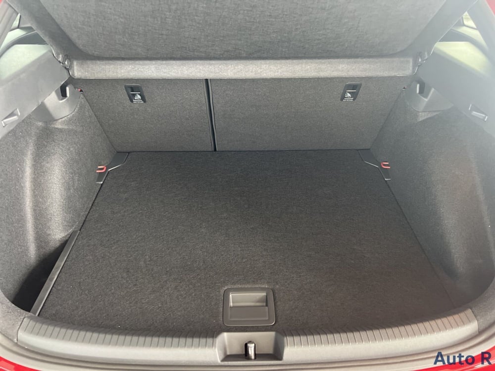 Volkswagen Taigo nuova a Potenza (8)
