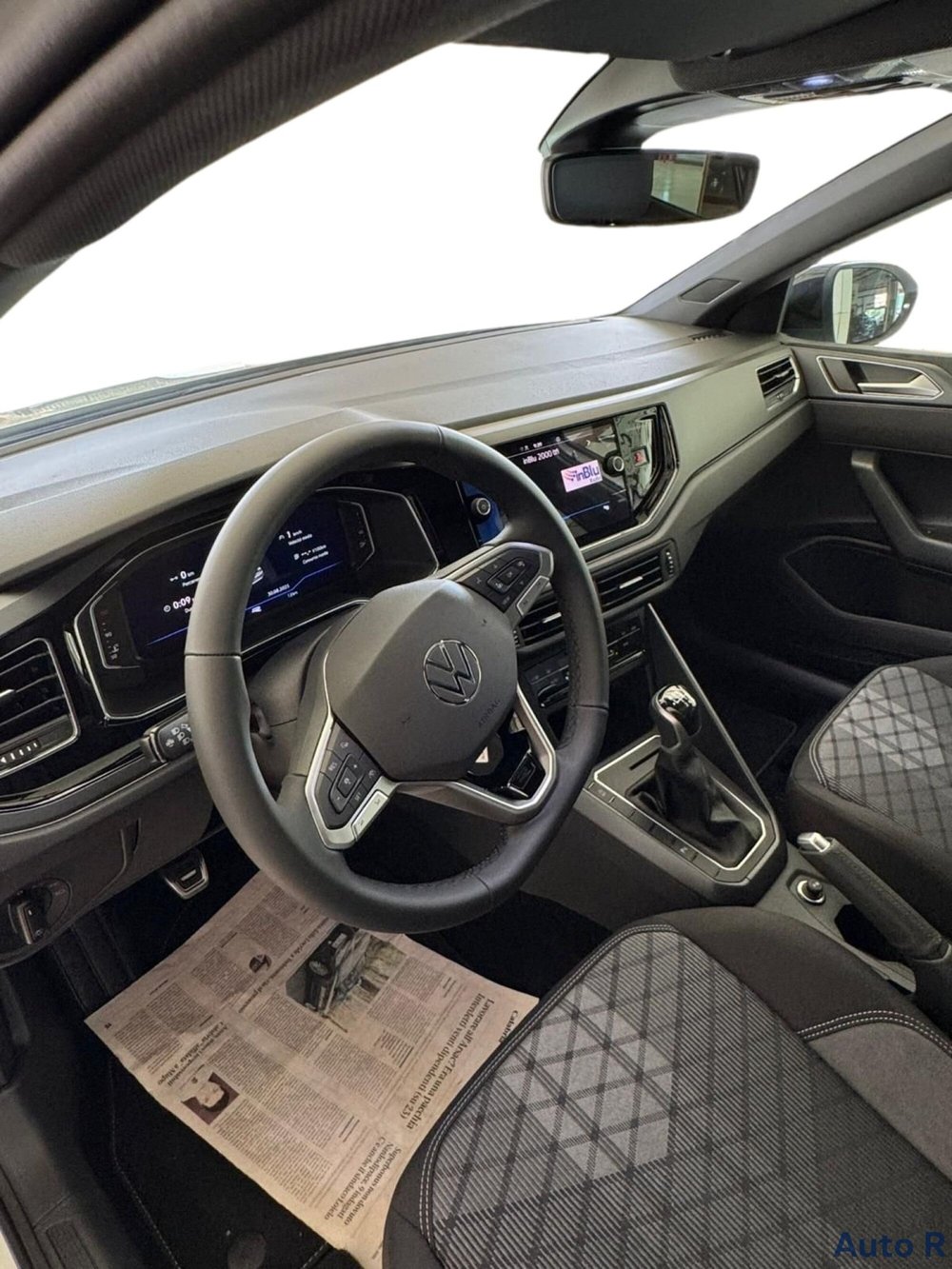 Volkswagen Taigo nuova a Potenza (11)