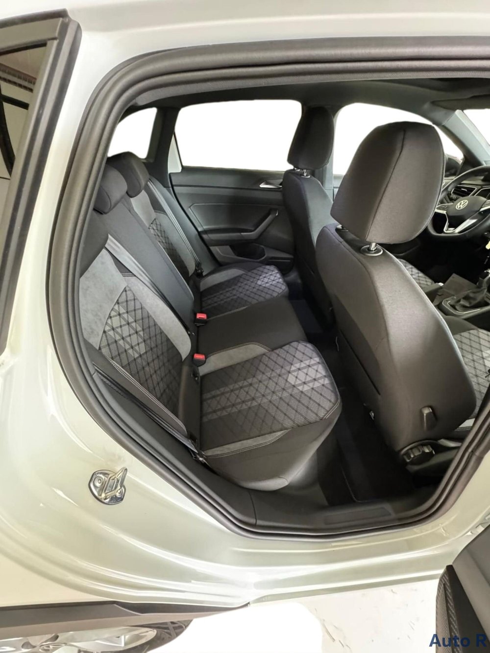 Volkswagen Taigo nuova a Potenza (6)