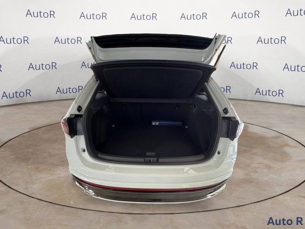 Volkswagen Taigo nuova a Potenza (7)