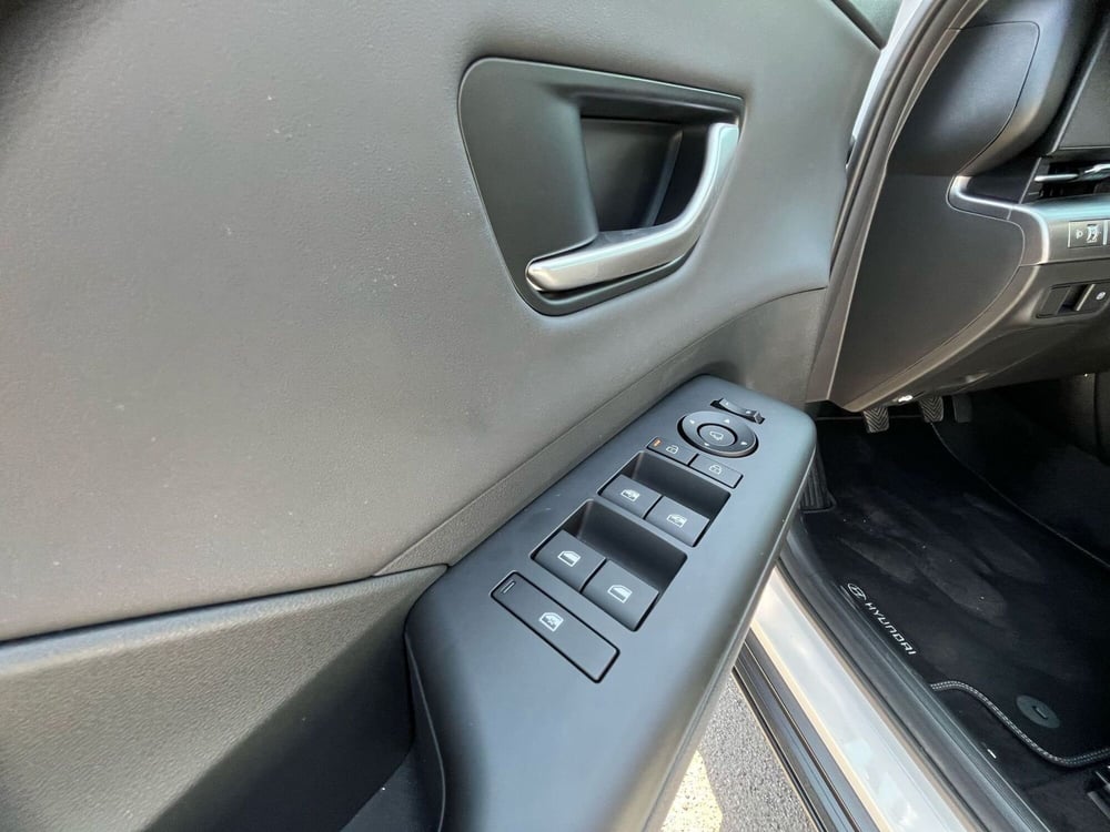 Hyundai Kona nuova a La Spezia (12)