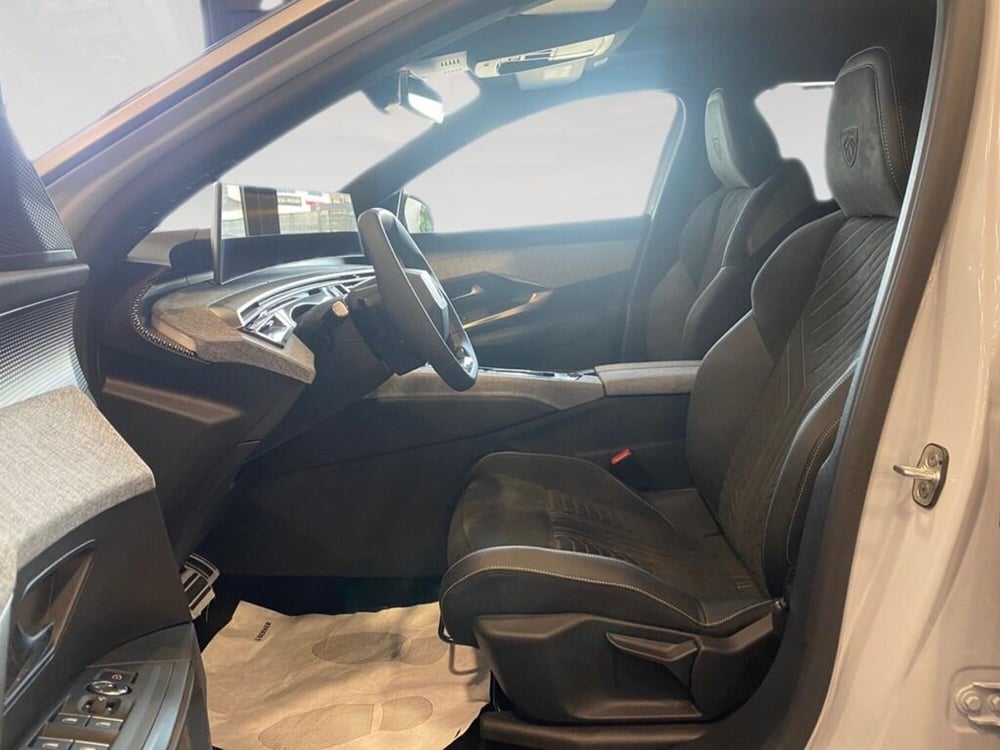Peugeot 5008 nuova a Torino (7)