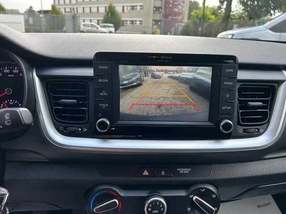 Kia Stonic usata a Milano (15)