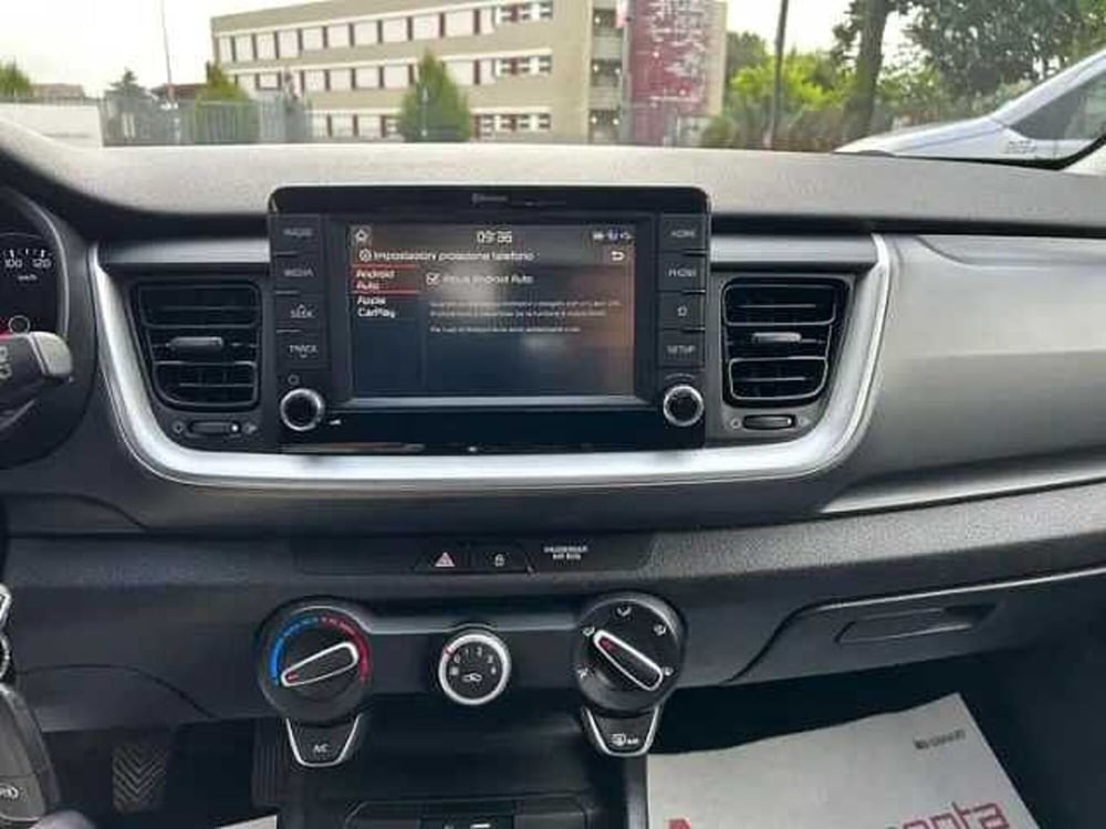 Kia Stonic usata a Milano (16)
