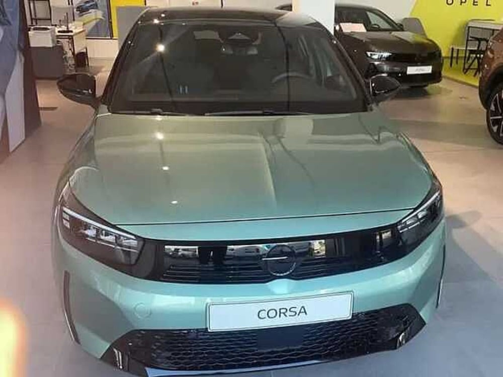 Opel Corsa nuova a Milano (2)