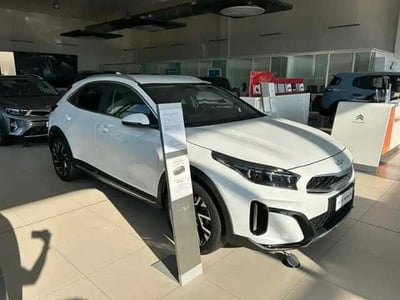 Kia XCeed 1.0 t-gdi Business 100cv mt nuova a Magenta