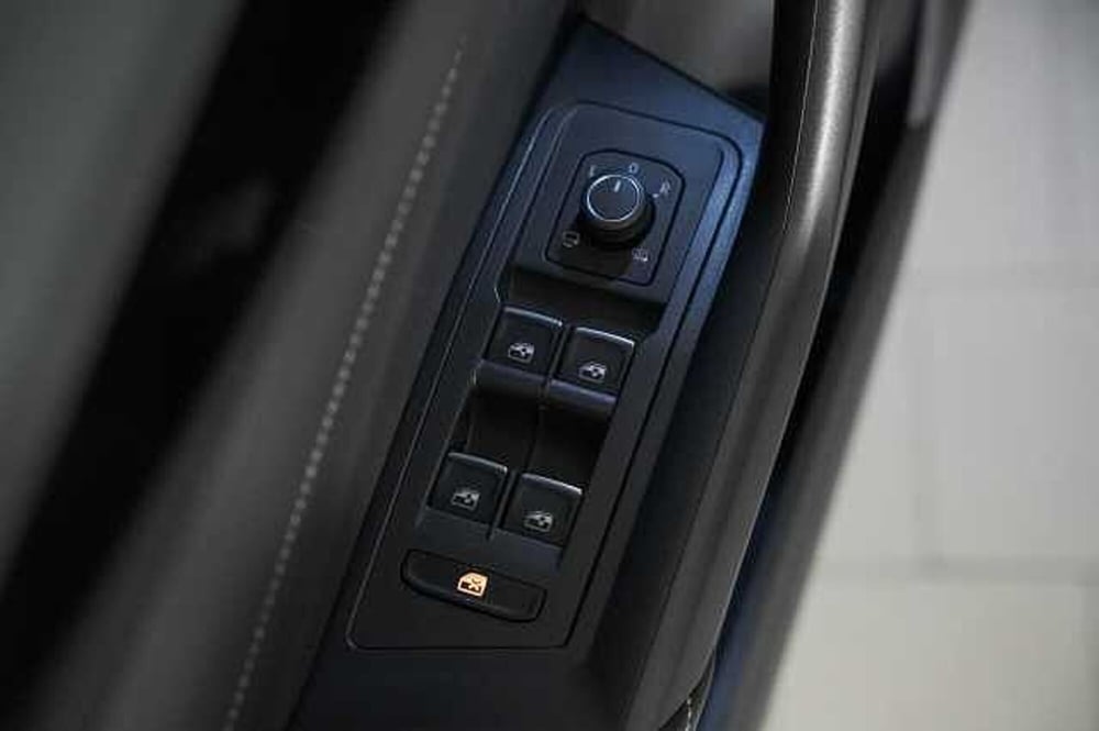 Volkswagen T-Roc usata a Como (11)