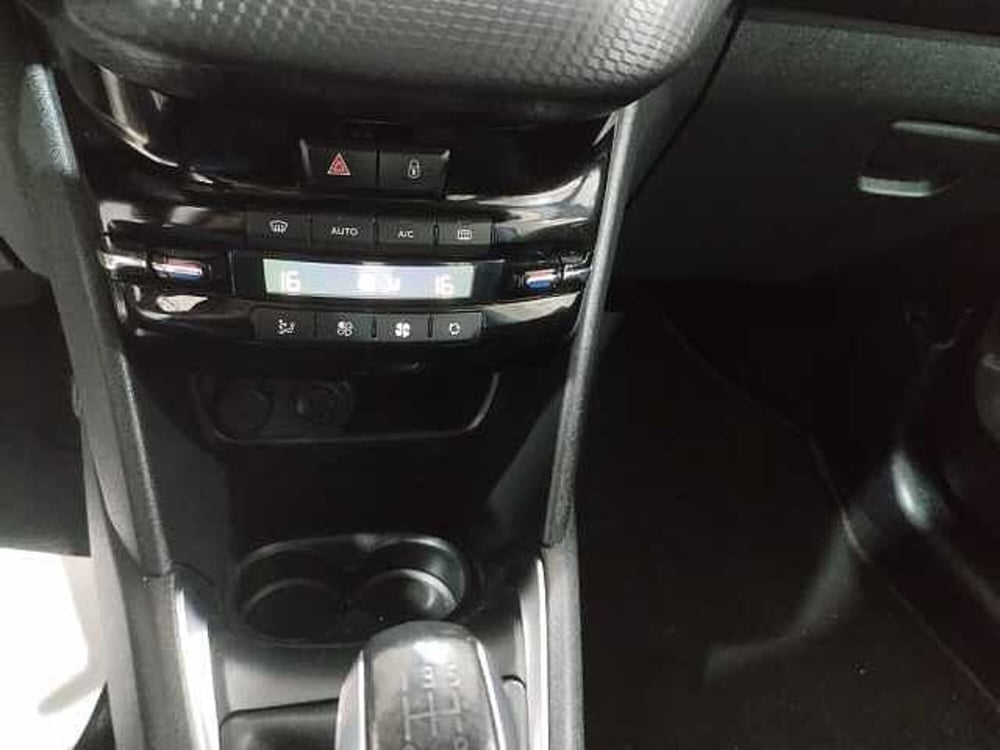 Peugeot 208 usata a Lecce (11)