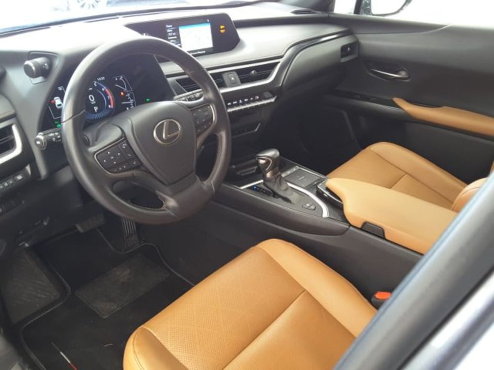 Lexus UX usata a Firenze (6)