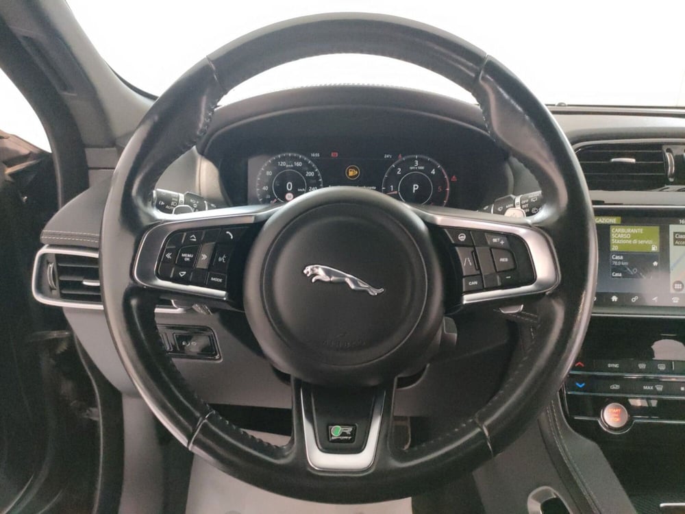 Jaguar F-Pace usata a L'Aquila (17)