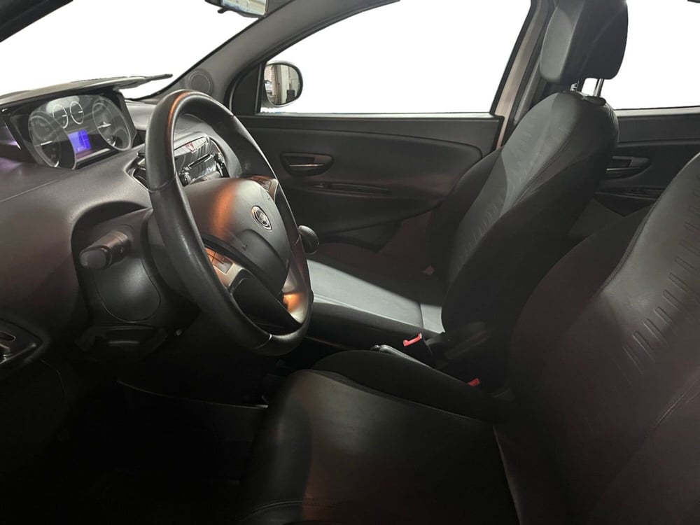 Lancia Ypsilon usata a Modena (10)