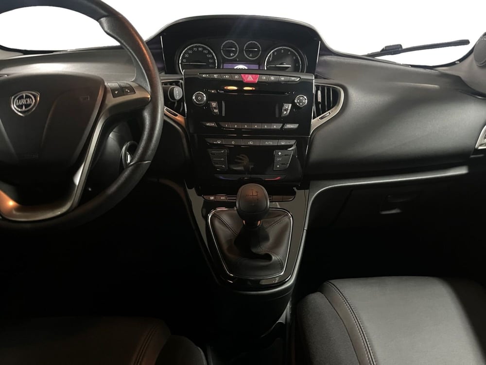 Lancia Ypsilon usata a Modena (11)