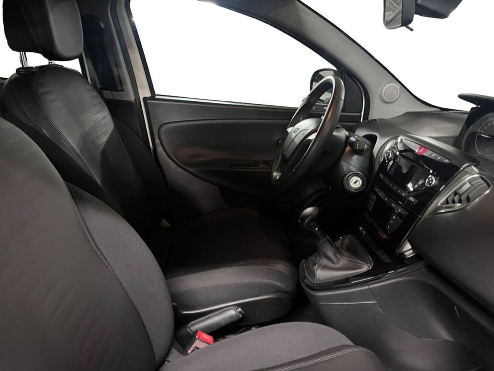 Lancia Ypsilon usata a Modena (12)