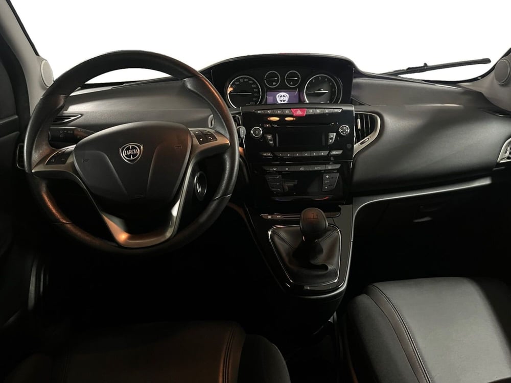 Lancia Ypsilon usata a Modena (13)