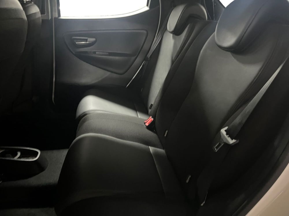 Lancia Ypsilon usata a Modena (14)