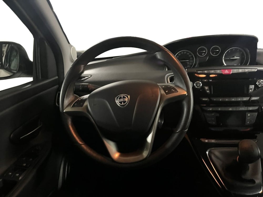 Lancia Ypsilon usata a Modena (3)
