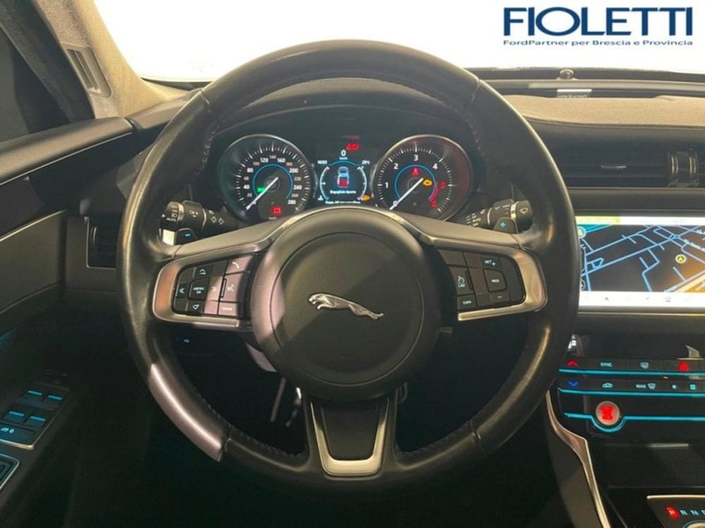 Jaguar XF usata a Brescia (7)