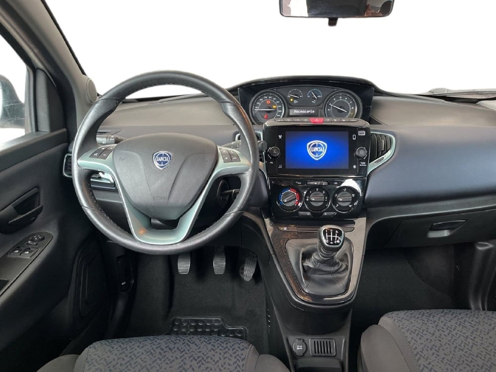 Lancia Ypsilon usata a Torino (10)
